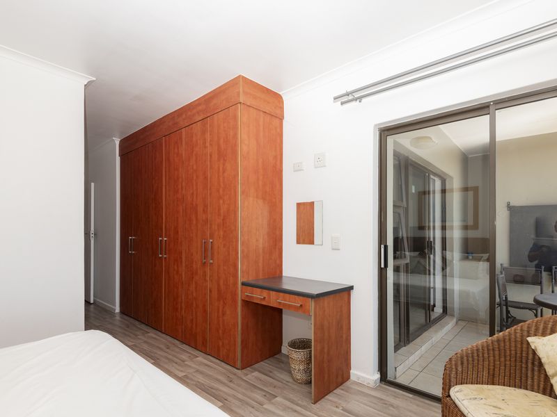 Tranquil First-Floor Apartment with Lagoon Views & Double Garage - Photo 6