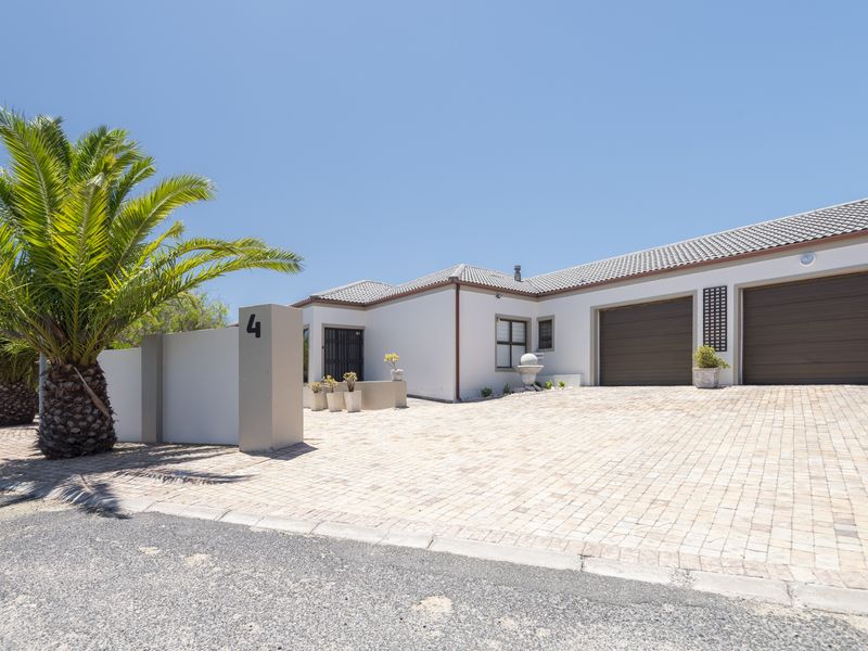 Spacious North-Facing Family Haven in Langebaan Country Club. - Photo 3