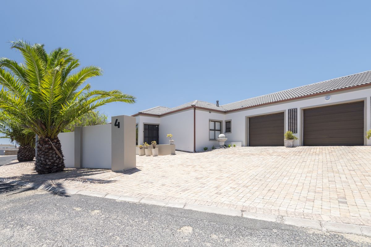 Spacious North-Facing Family Haven in Langebaan Country Club. - Photo 3