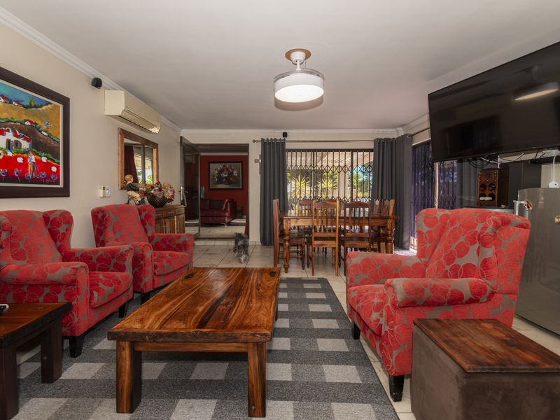 Spacious North-Facing Family Haven in Langebaan Country Club. - Photo 9