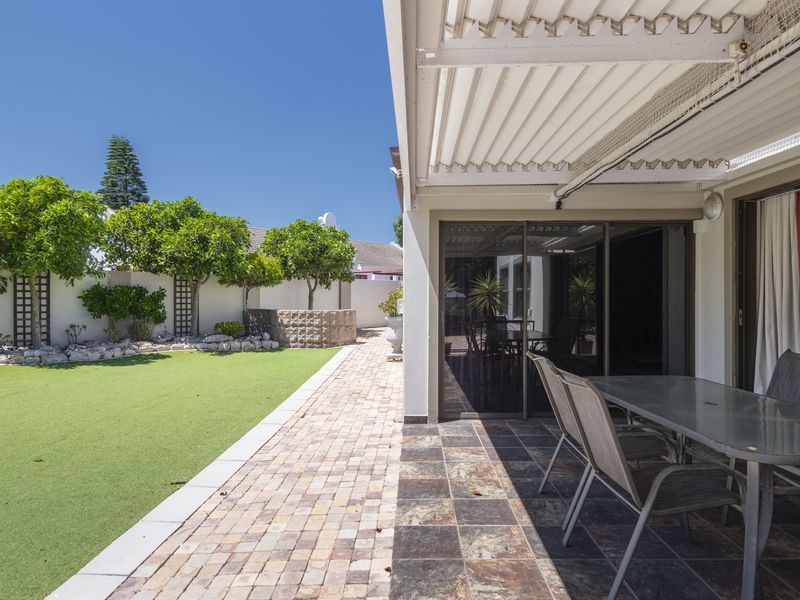 Spacious North-Facing Family Haven in Langebaan Country Club. - Photo 7