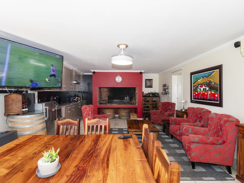 Spacious North-Facing Family Haven in Langebaan Country Club. - Photo 8