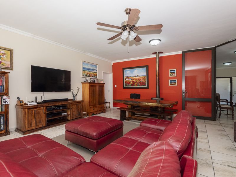 Spacious North-Facing Family Haven in Langebaan Country Club. - Photo 10