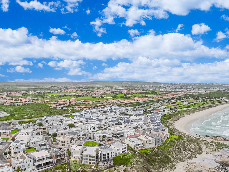 Coastal Elegance with Endless Views – Versatile 5-Bedroom Home in Langebaan - Photo 6