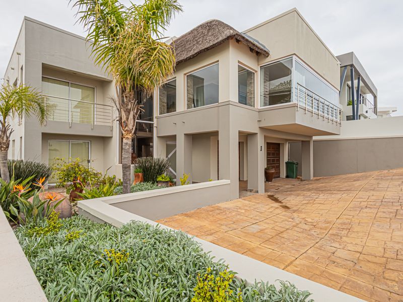 Coastal Elegance with Endless Views – Versatile 5-Bedroom Home in Langebaan - Photo 5