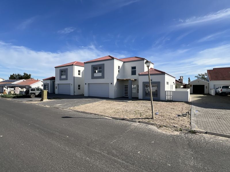 Riverfront Living in Port Owen – Spacious Double-Storey Home with Stunning Views - Photo 4