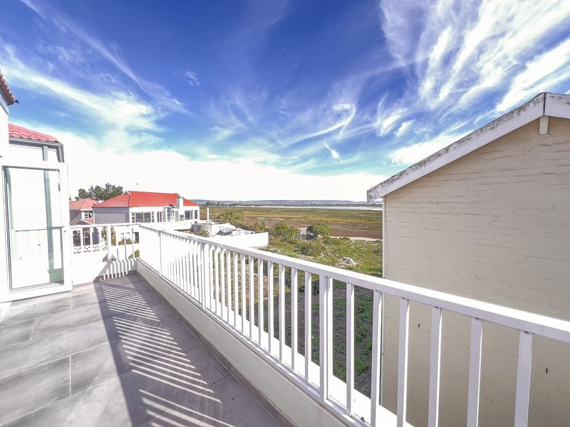 Riverfront Living in Port Owen – Spacious Double-Storey Home with Stunning Views - Photo 7