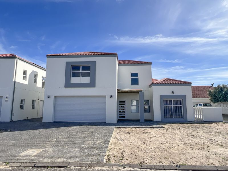 Riverfront Living in Port Owen – Spacious Double-Storey Home with Stunning Views - Photo 3