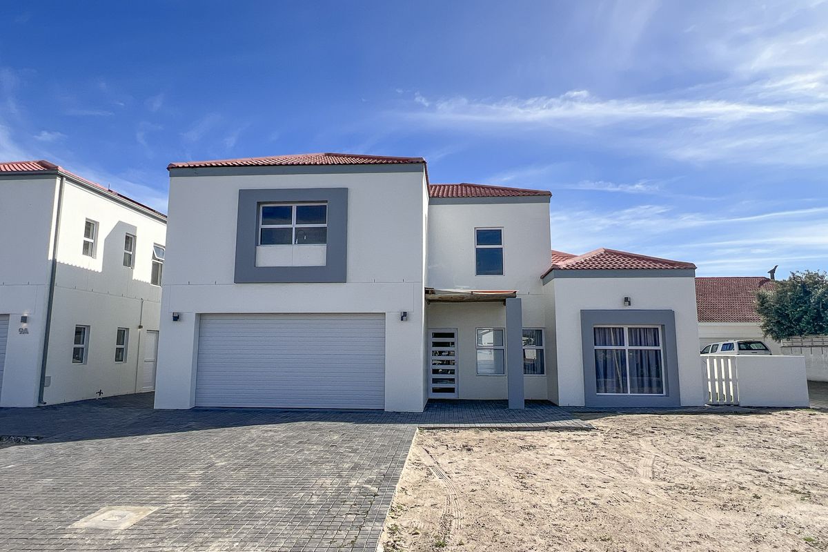 Riverfront Living in Port Owen – Spacious Double-Storey Home with Stunning Views - Photo 3
