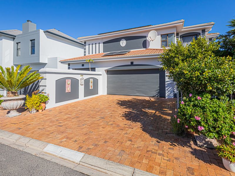 Beachside Living in Calypso Beach Estate – Just a 1-Minute Walk to the Beach - Photo 4