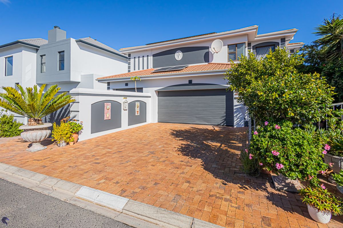 Beachside Living in Calypso Beach Estate – Just a 1-Minute Walk to the Beach - Photo 4