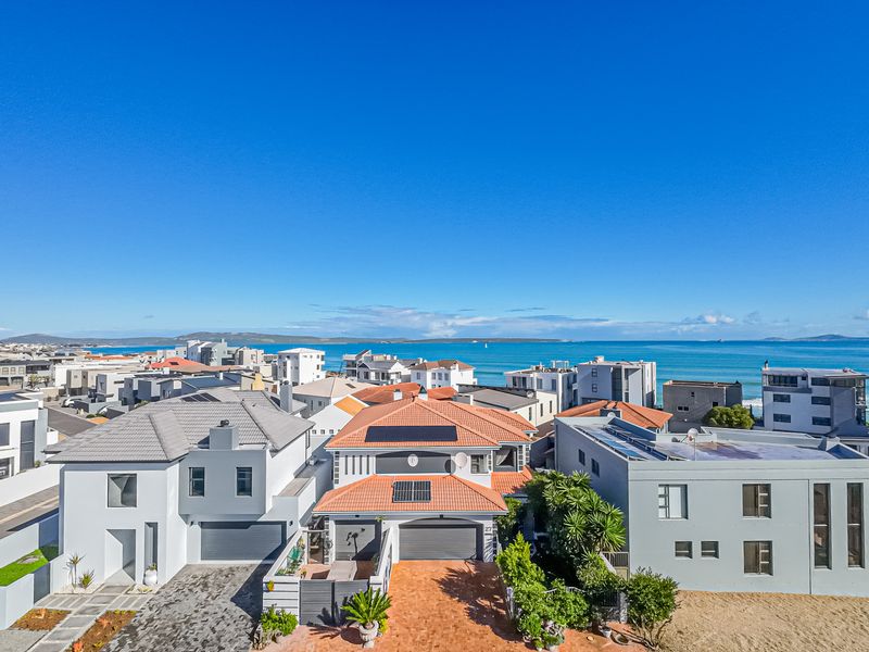 Beachside Living in Calypso Beach Estate – Just a 1-Minute Walk to the Beach - Photo 2