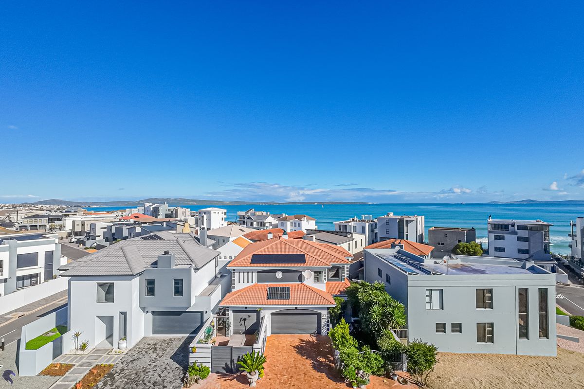 Beachside Living in Calypso Beach Estate – Just a 1-Minute Walk to the Beach - Photo 2