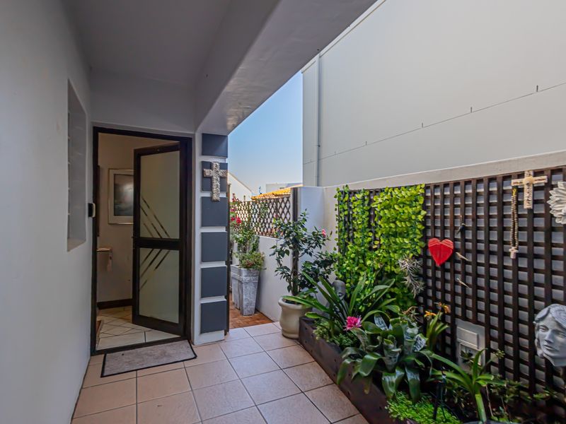 Beachside Living in Calypso Beach Estate – Just a 1-Minute Walk to the Beach - Photo 10