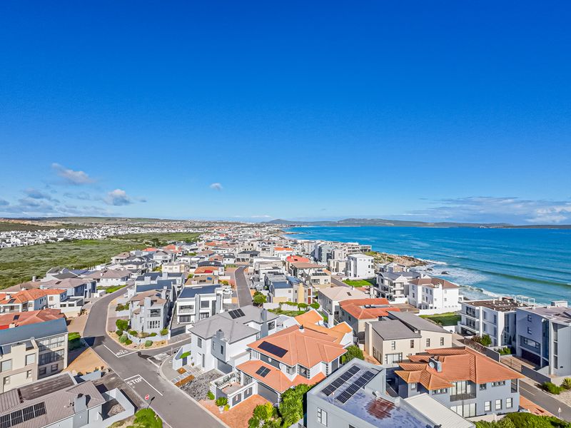 Beachside Living in Calypso Beach Estate – Just a 1-Minute Walk to the Beach - Photo 6