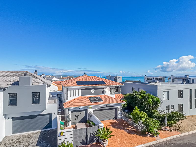 Beachside Living in Calypso Beach Estate – Just a 1-Minute Walk to the Beach - Photo 5