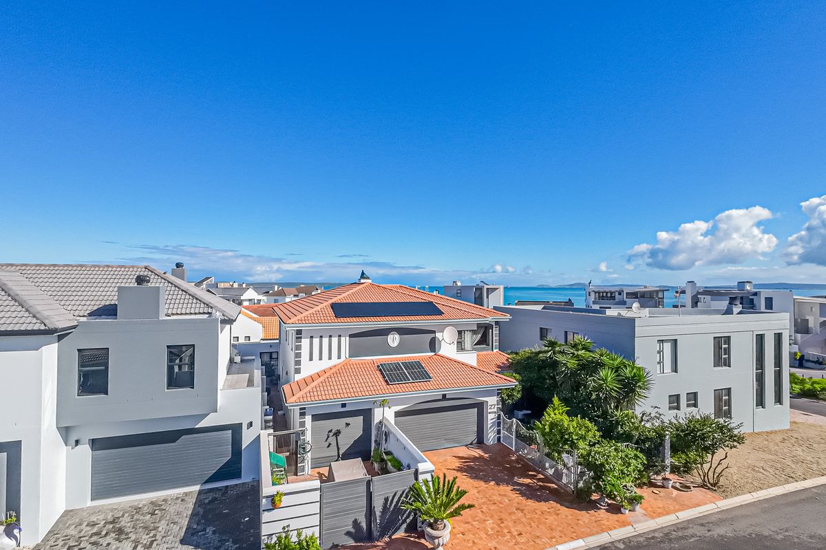 Beachside Living in Calypso Beach Estate – Just a 1-Minute Walk to the Beach - Photo 5