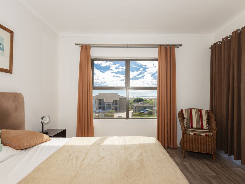 Tranquil First-Floor Apartment with Lagoon Views & Single Garage - Photo 7