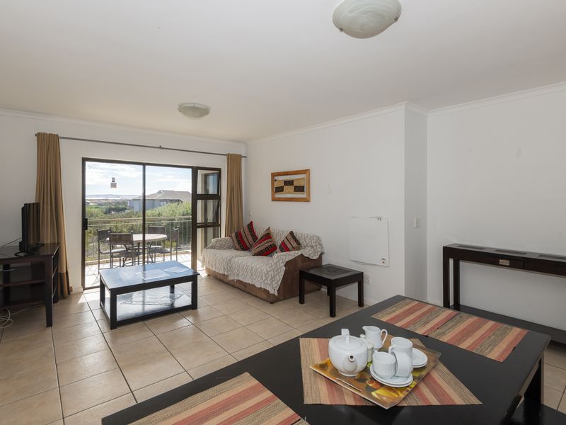 Tranquil First-Floor Apartment with Lagoon Views & Two Garages - Photo 8