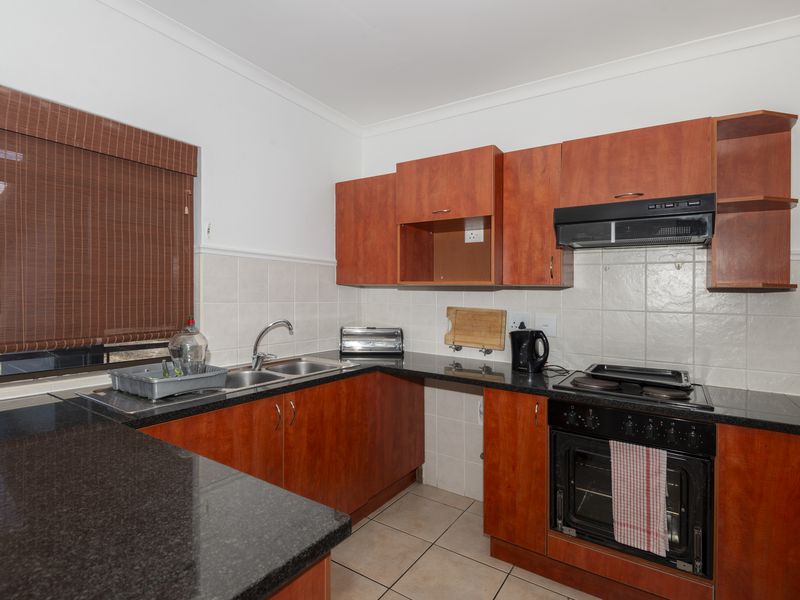 Tranquil First-Floor Apartment with Lagoon Views & Two Garages - Photo 10