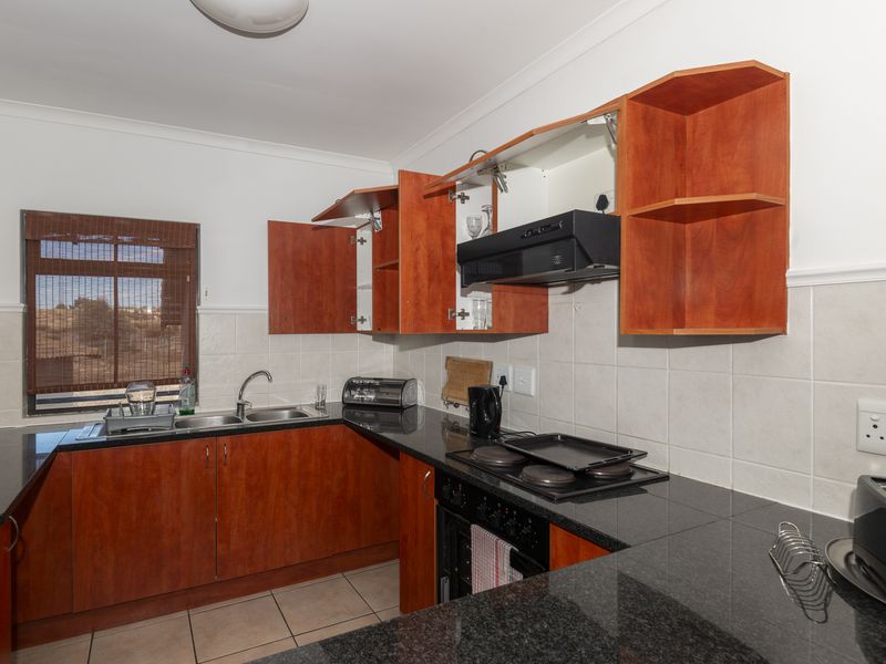 Tranquil First-Floor Apartment with Lagoon Views & Two Garages - Photo 9