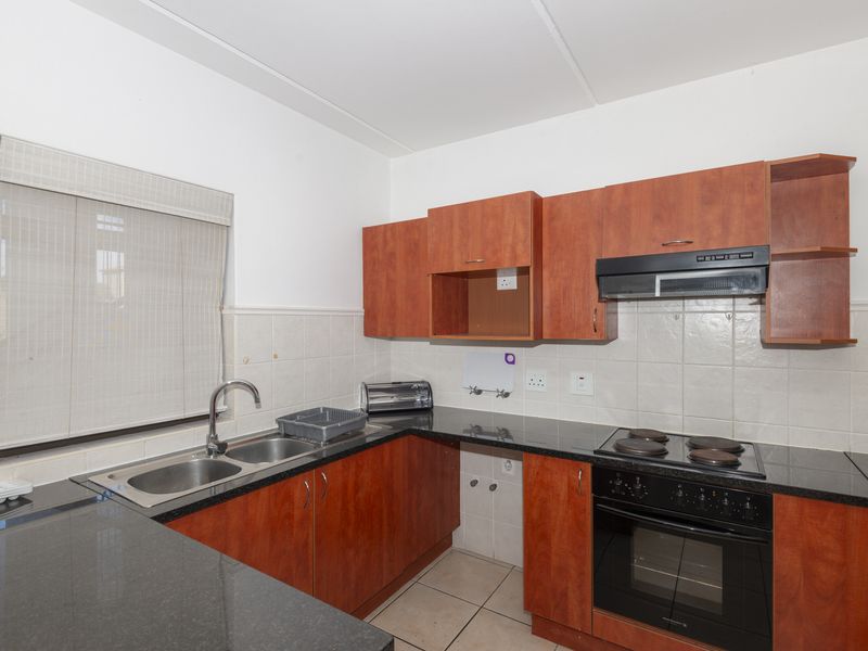 Tranquil Ground-Floor Apartment with Garden & Two Garages - Photo 9