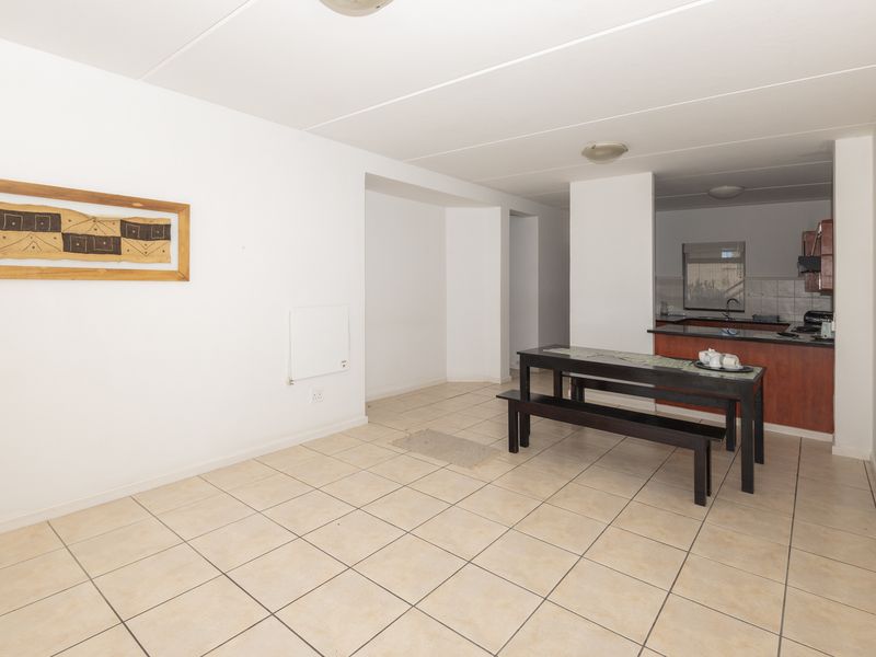 Tranquil Ground-Floor Apartment with Garden & Two Garages - Photo 10