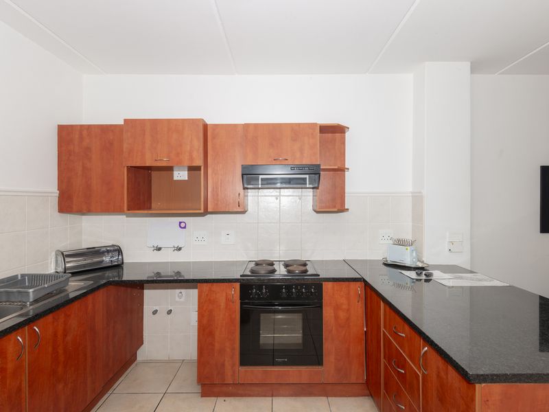 Tranquil Ground-Floor Apartment with Garden & Two Garages - Photo 8