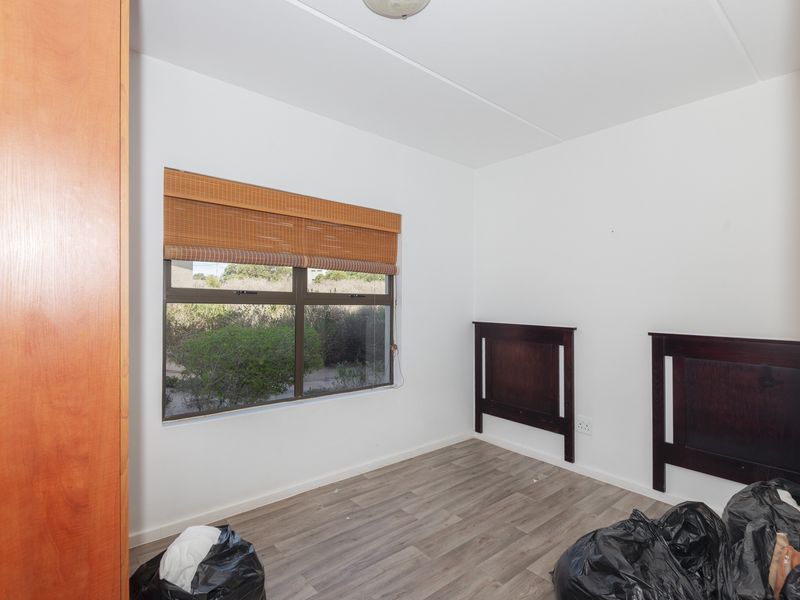 Tranquil Ground-Floor Apartment with Garden & Two Garages - Photo 5