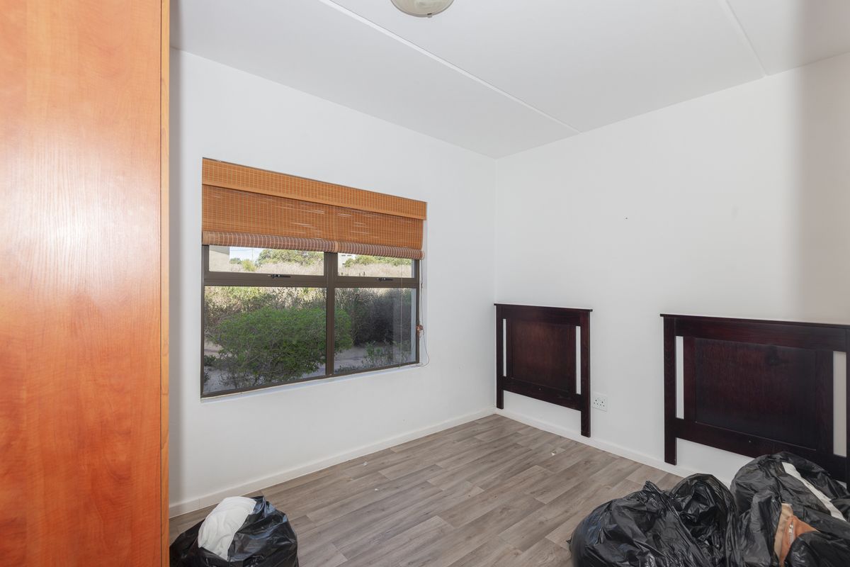 Tranquil Ground-Floor Apartment with Garden & Two Garages - Photo 5