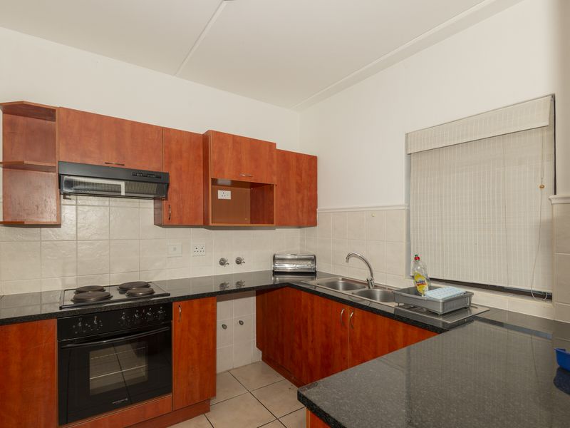 Tranquil Ground-Floor Apartment with Garden & One Garage - Photo 7