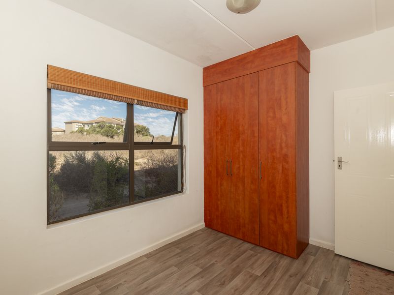Tranquil Ground-Floor Apartment with Garden & One Garage - Photo 3
