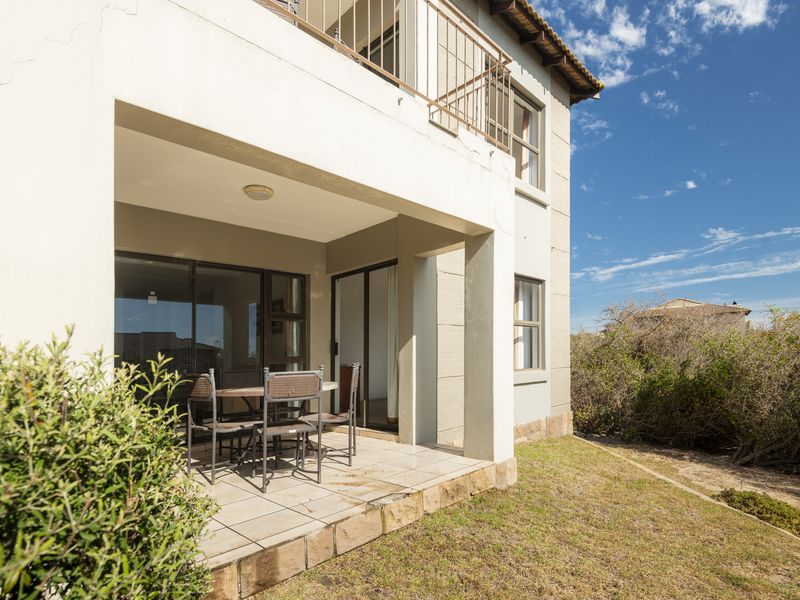Tranquil Ground-Floor Apartment with Garden & One Garage - Photo 2