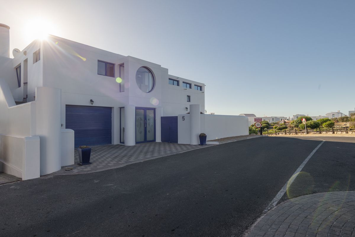 Purpose-Built, Accessible Home with Ocean & Club Mykonos Views in Paradise Beach - Photo 4