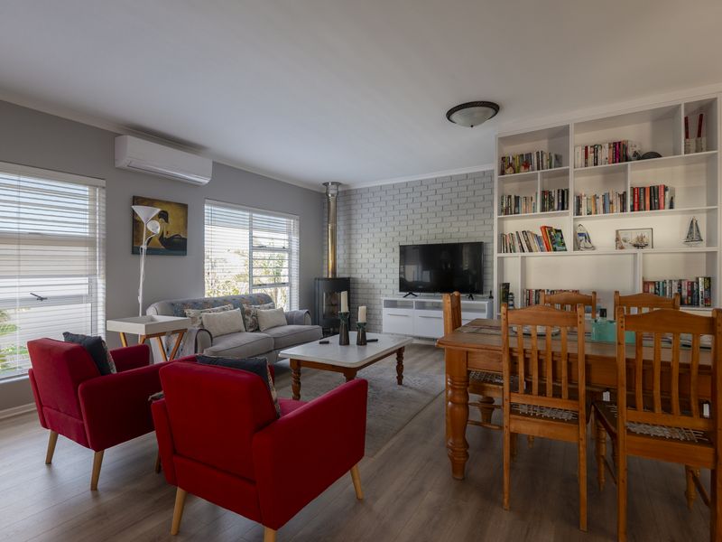Impeccably maintained property | Uninterrupted views - Photo 7