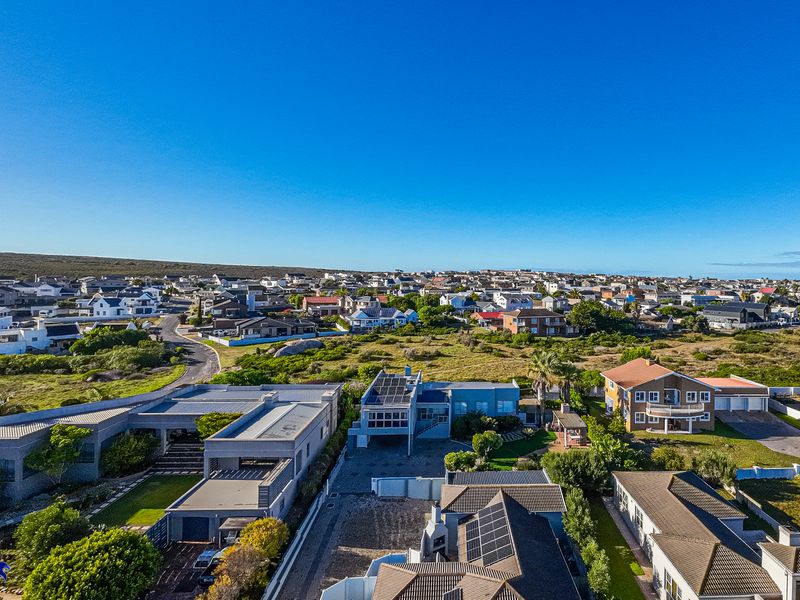 Impeccably maintained property | Uninterrupted views - Photo 2