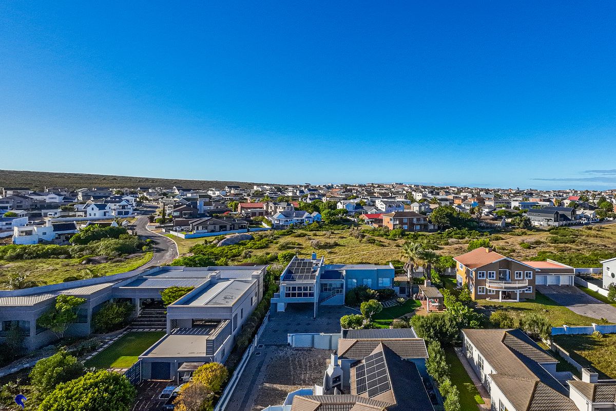 Impeccably maintained property | Uninterrupted views - Photo 2