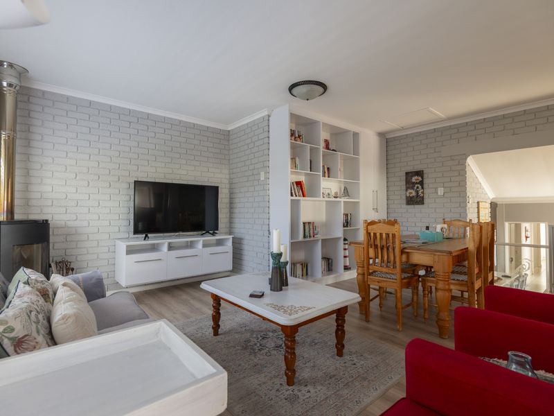 Impeccably maintained property | Uninterrupted views - Photo 8