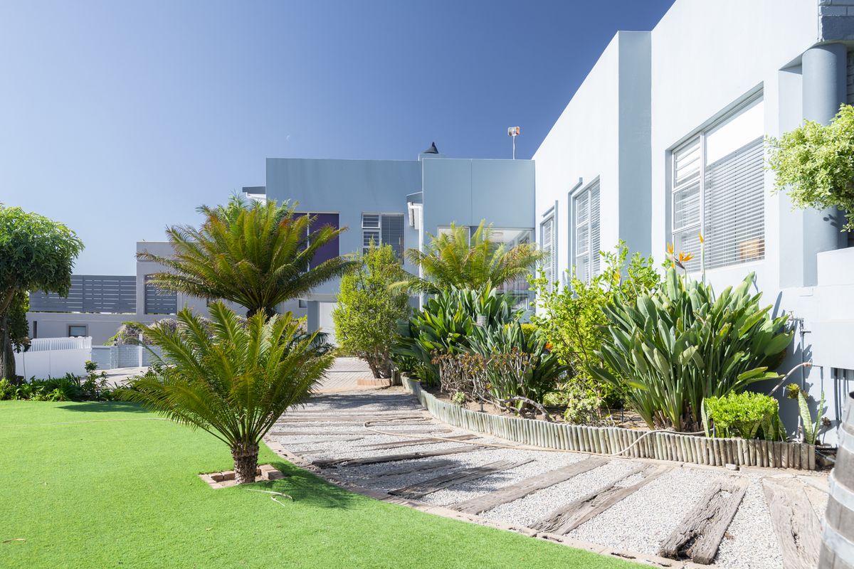 Impeccably maintained property | Uninterrupted views - Photo 4