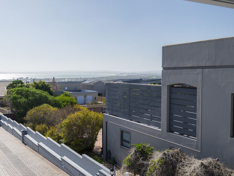 Impeccably maintained property | Uninterrupted views - Photo 5