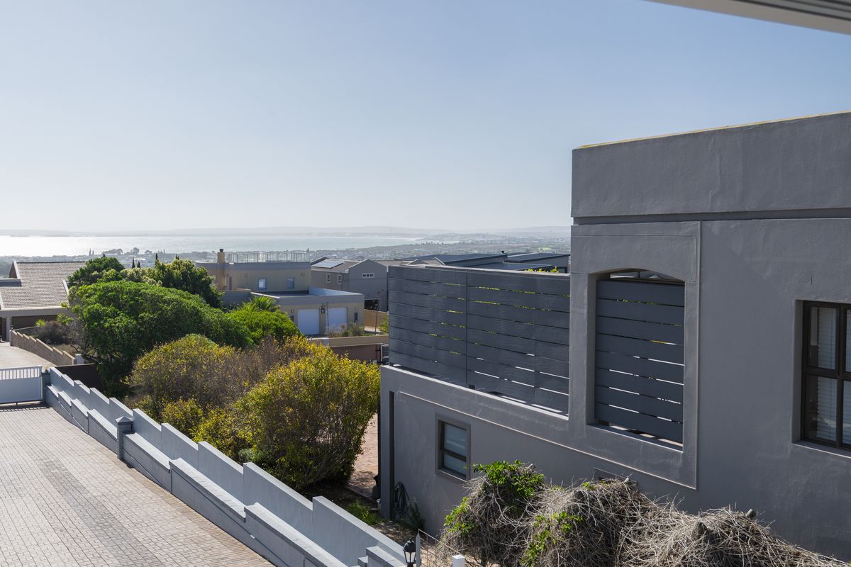 Impeccably maintained property | Uninterrupted views - Photo 5