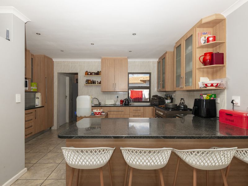 Modern Family Living in Langebaan Country Estate - Photo 9