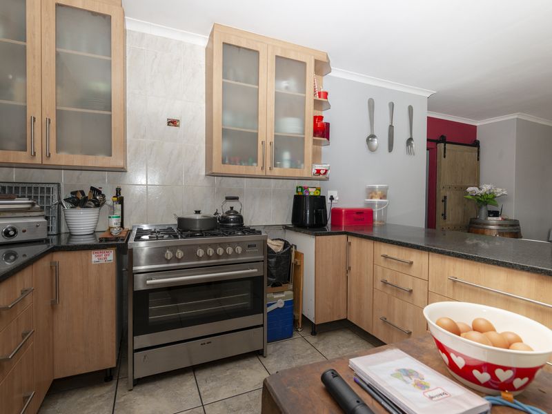 Modern Family Living in Langebaan Country Estate - Photo 8