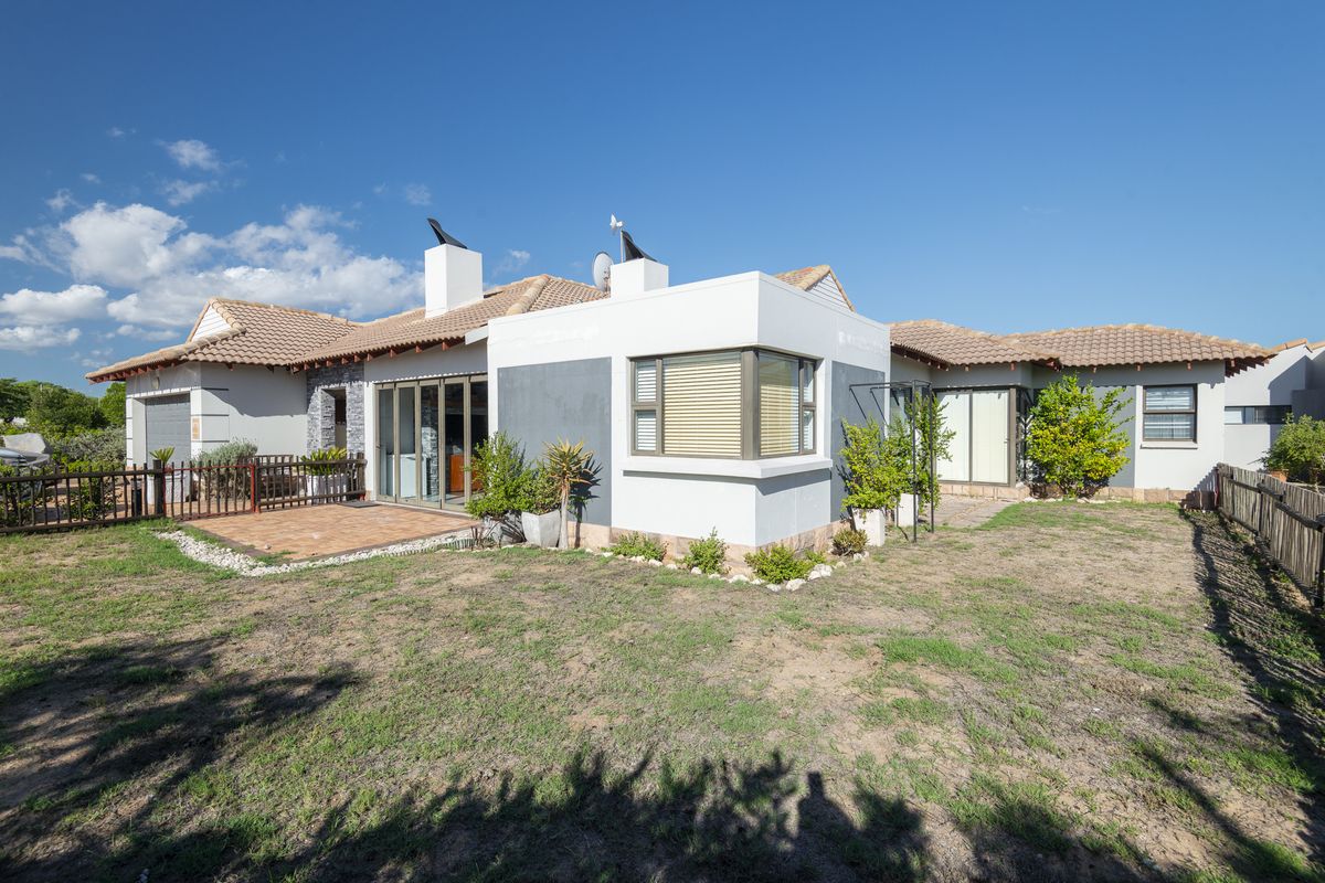 Modern Family Living in Langebaan Country Estate - Photo 5