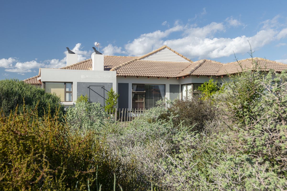 Modern Family Living in Langebaan Country Estate - Photo 4