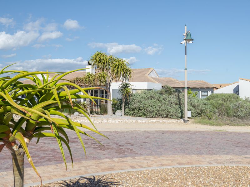 Modern Family Living in Langebaan Country Estate - Photo 2
