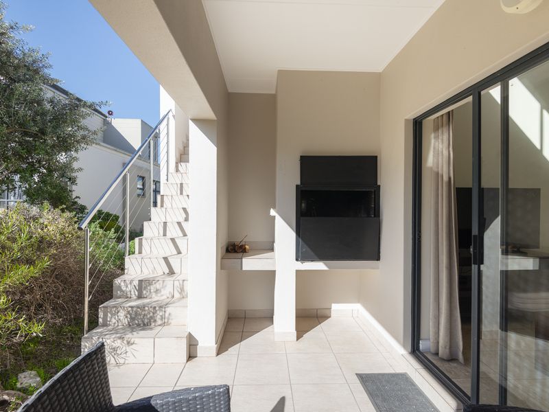 Own Title Duplex - Photo 3