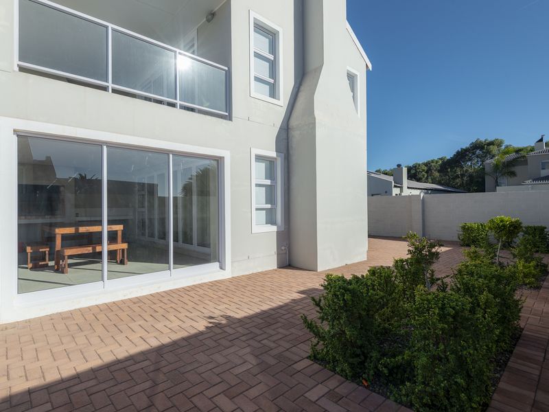 Luxury Coastal Living Meets Effortless Entertaining in the Heart of Country Club, Langebaan - Photo 4