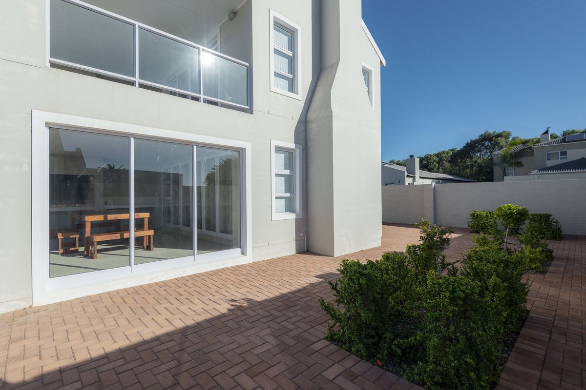 Luxury Coastal Living Meets Effortless Entertaining in the Heart of Country Club, Langebaan - Photo 4