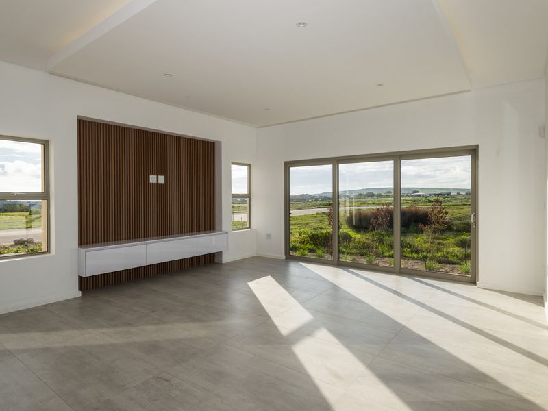 Sunlit Sophistication on the Clubhouse Side of Langebaan Country Estate - Photo 3